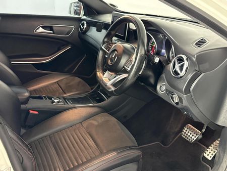 2017-Mercedes-Benz-GLA-200-Auto_9