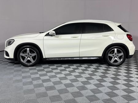 2017-Mercedes-Benz-GLA-200-Auto_19