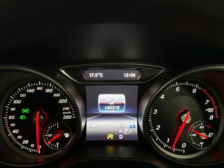 2017-Mercedes-Benz-GLA-200-Auto_2