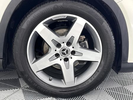 2017-Mercedes-Benz-GLA-200-Auto_5
