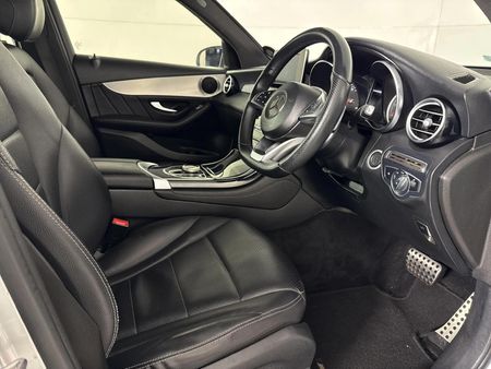 2018-Mercedes-Benz-GLC-250d-AMG_9