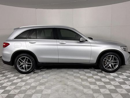 2018-Mercedes-Benz-GLC-250d-AMG_18