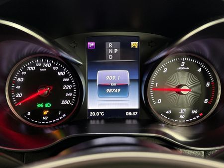 2018-Mercedes-Benz-GLC-250d-AMG_2