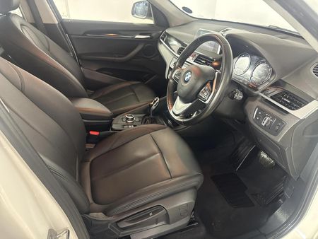 2019-BMW-X1-sDrive18i_9