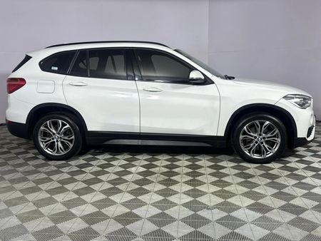 2019-BMW-X1-sDrive18i_16