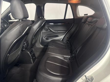 2019-BMW-X1-sDrive18i_3