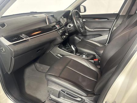2019-BMW-X1-sDrive18i_8