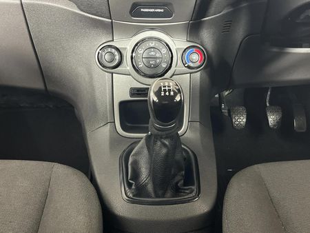 2017-Ford-Fiesta-14-Ambiente-5-dr_10