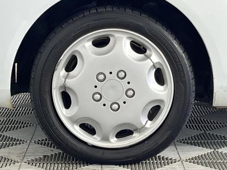 2017-Ford-Fiesta-14-Ambiente-5-dr_4