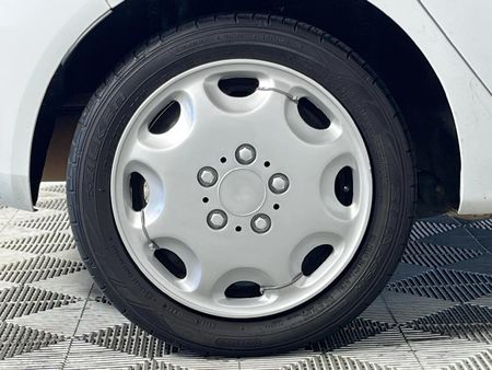 2017-Ford-Fiesta-14-Ambiente-5-dr_7