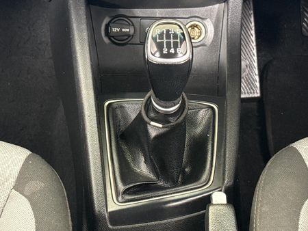 2017-Hyundai-i20-14-Fluid_10