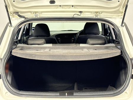 2017-Hyundai-i20-14-Fluid_14
