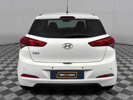 2017-Hyundai-i20-14-Fluid_18