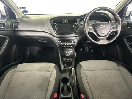 2017-Hyundai-i20-14-Fluid_1