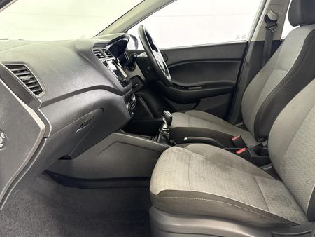 2017-Hyundai-i20-14-Fluid_8