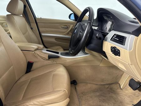 2006-BMW-3-Series-330i-Auto_9