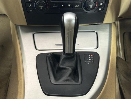 2006-BMW-3-Series-330i-Auto_10