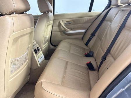 2006-BMW-3-Series-330i-Auto_3