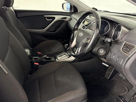 2014-Hyundai-Elantra-18-GLS-Executive-Auto_9