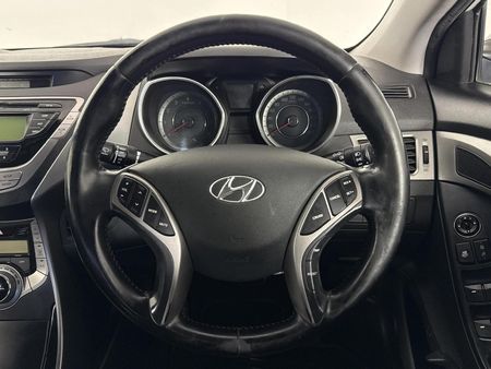 2014-Hyundai-Elantra-18-GLS-Executive-Auto_11