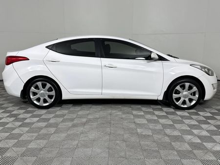 2014-Hyundai-Elantra-18-GLS-Executive-Auto_16