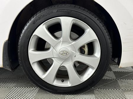 2014-Hyundai-Elantra-18-GLS-Executive-Auto_5