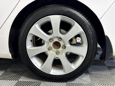 2014-Hyundai-Elantra-18-GLS-Executive-Auto_6