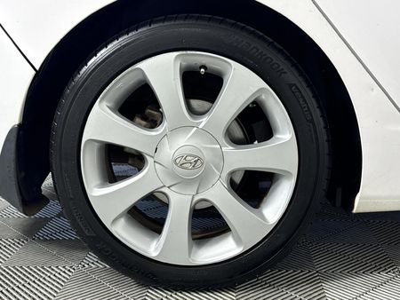 2014-Hyundai-Elantra-18-GLS-Executive-Auto_7