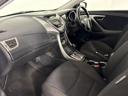 2014-Hyundai-Elantra-18-GLS-Executive-Auto_8