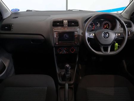 2022-Volkswagen-Polo-Vivo-14-Comfortline-5-dr_9