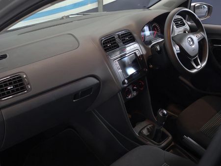 2022-Volkswagen-Polo-Vivo-14-Comfortline-5-dr_10