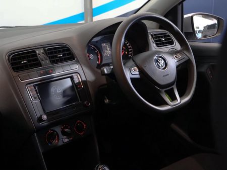 2022-Volkswagen-Polo-Vivo-14-Comfortline-5-dr_13