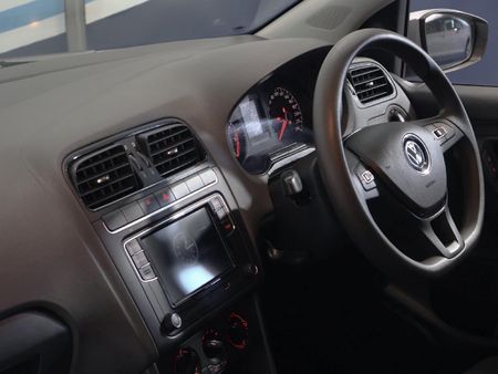 2022-Volkswagen-Polo-Vivo-14-Comfortline-5-dr_14