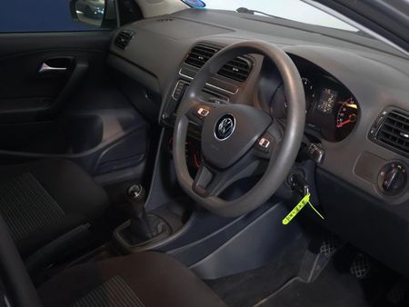 2022-Volkswagen-Polo-Vivo-14-Comfortline-5-dr_17