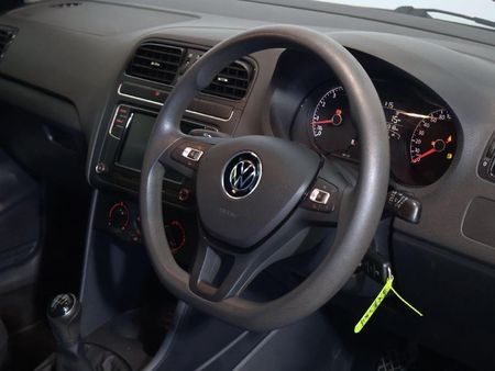 2022-Volkswagen-Polo-Vivo-14-Comfortline-5-dr_19