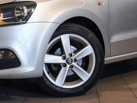 2022-Volkswagen-Polo-Vivo-14-Comfortline-5-dr_4