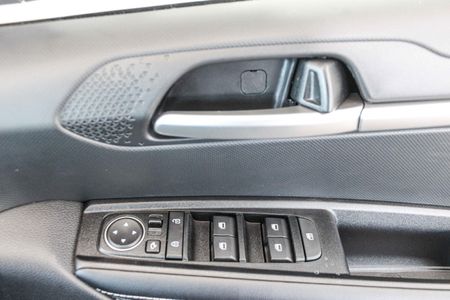 2026-Kia-Sonet-15-LS-Auto_12