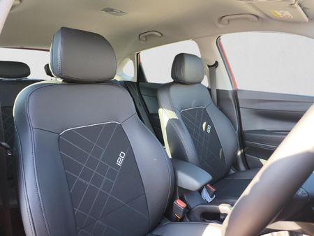 2026-Hyundai-i20-12-Executive_14