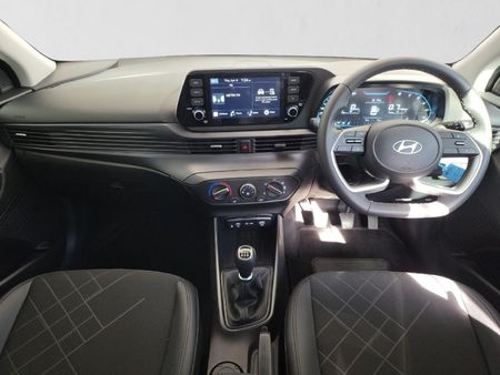 2026-Hyundai-i20-12-Executive_16
