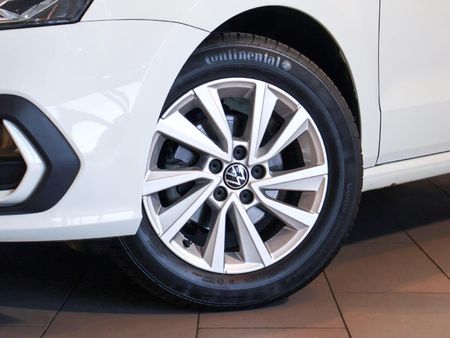 2025-Volkswagen-Polo-Vivo-14-Life_4