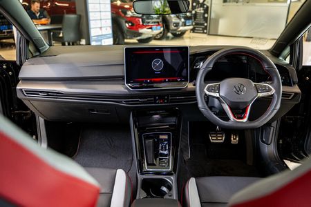 2026-Volkswagen-Golf-8-GTI-20-TSI-DSG_10