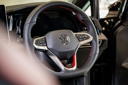 2026-Volkswagen-Golf-8-GTI-20-TSI-DSG_12