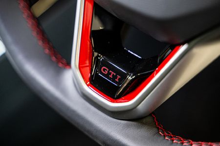 2026-Volkswagen-Golf-8-GTI-20-TSI-DSG_17