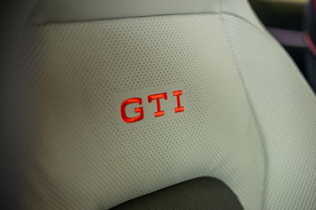 2026-Volkswagen-Golf-8-GTI-20-TSI-DSG_19