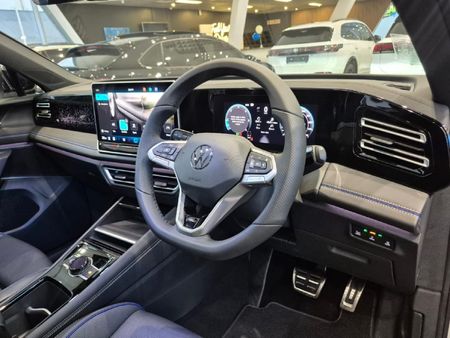 2026-Volkswagen-Tiguan-20TDI-R-Line-4Motion_10