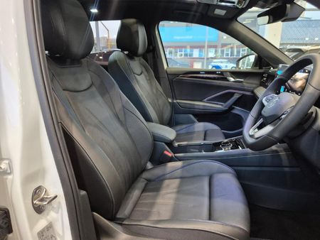 2026-Volkswagen-Tiguan-20TDI-R-Line-4Motion_14