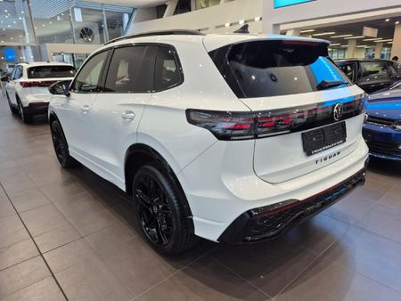 2026-Volkswagen-Tiguan-20TDI-R-Line-4Motion_2