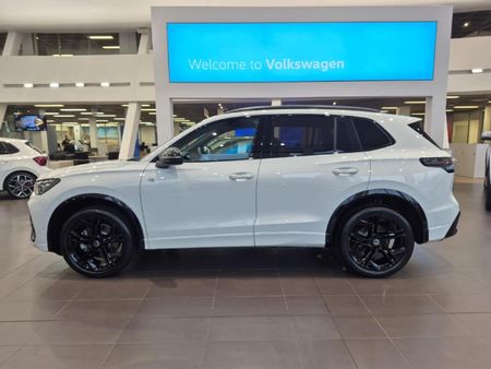 2026-Volkswagen-Tiguan-20TDI-R-Line-4Motion_3