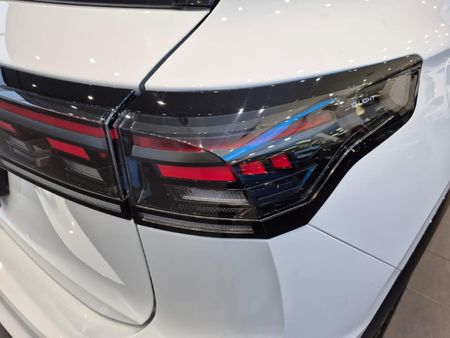 2026-Volkswagen-Tiguan-20TDI-R-Line-4Motion_5