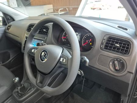2026-Volkswagen-Polo-Vivo-14-Life_11